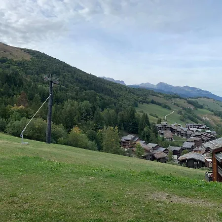 Skis Aux Pieds Lägenhet